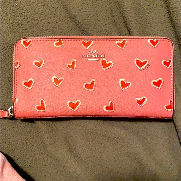 Coach Heart Print Wallet - Picture 1 of 2